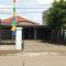 Keterangan foto; Klinik Mus Mulyadi yang berlokasi di kampung Waru 02, Rt.07 Rw.04, Desa Sukaharja, kecamatan Sindang Jaya, kabupaten Tangerang, provinsi Banten.(ft ; RM)