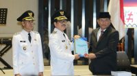 Gubernur Lampung Pimpin Sertijab Pj.Bupati Lampura H.Aswarodi.M.Si., Kepada Bupati Terpilih Drs.Ir. H.Hamartoni Ahadis M.Si dan Wakil Bupati Romli, S.Kom., S.H., M.H Gubernur Lampung Pimpin Sertijab Pj.Bupati Lampura H.Aswarodi.M.Si., Kepada Bupati Terpilih Drs.Ir. H.Hamartoni Ahadis M.Si dan Wakil Bupati Romli, S.Kom., S.H., M.H