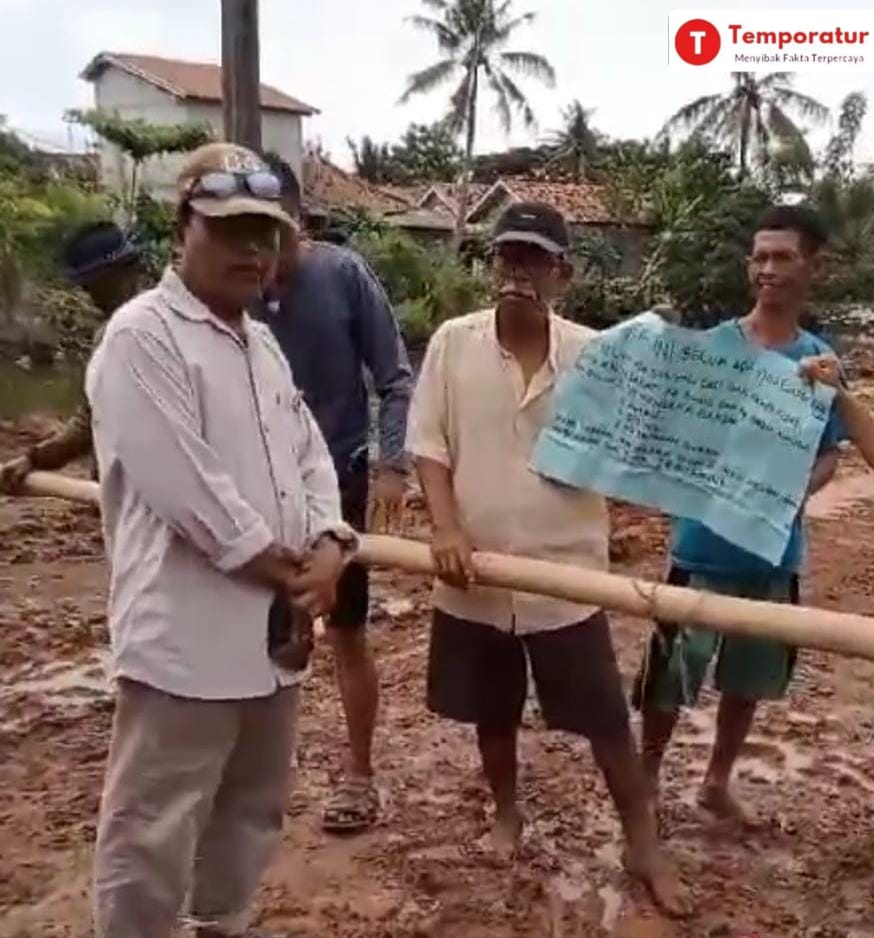 Aksi Demo Warga Desa Lenggahsari Protes Proyek Pertamina, Suharto: “Permasalahan Sudah Beres”