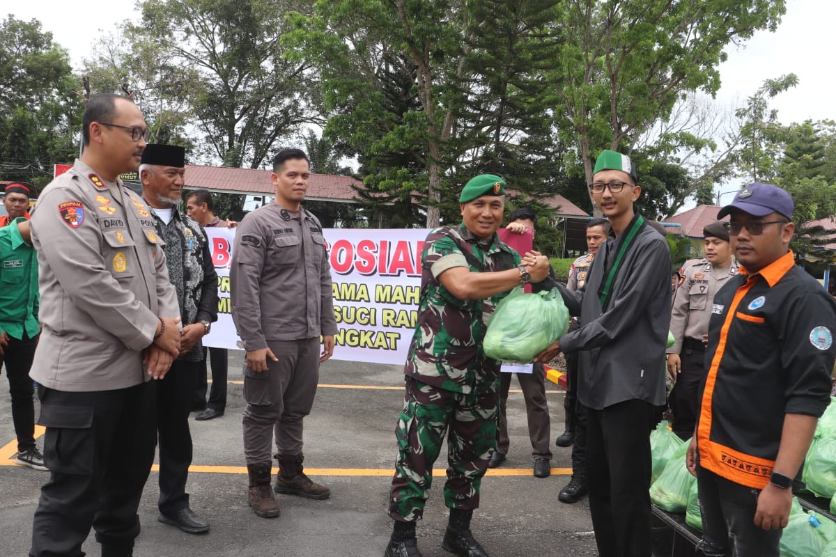 Menyambut Bulan Suci Rahmadan, Polres Langkat Gelar Baksos Polri Persisi Bersama Mahasiswa