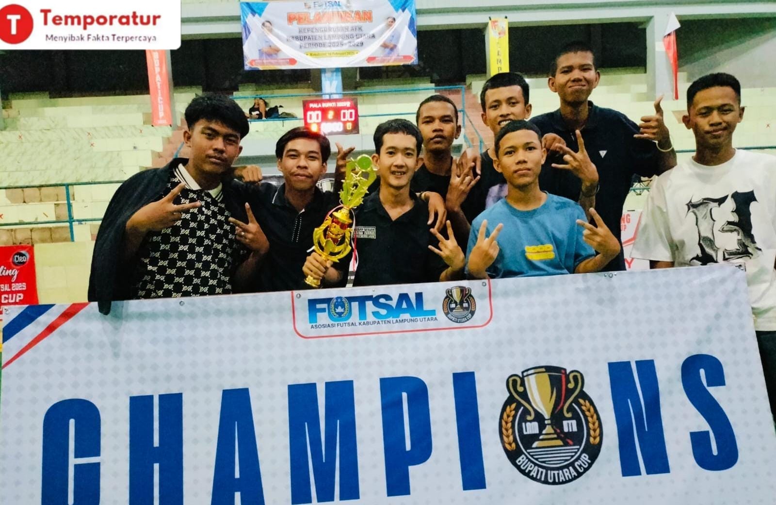 Keberhasilan Pelatih Adam Smith, S.Pd,SMKN.3 Penerbangan Raih Juara I Futsal Bupati CUP 2025