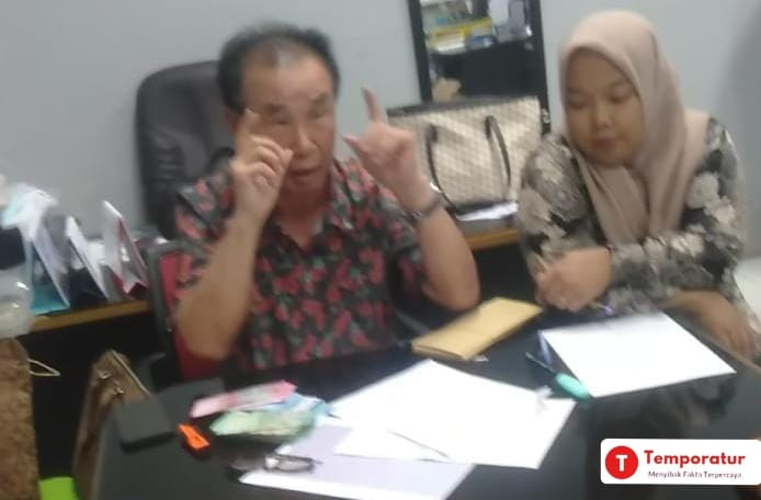 Keterangan foto : A yun Gun Oner dan Susi Susanti Manajemen PT Yong Woo Internasional beraudensi dengan perwakilan eks pekerja pada Jumat, 28/02/2028