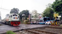 Jarak Antar Perjalanan KA Semakin Singkat: KAI Ingatkan Keselamatan di Perlintasan Sebidang Sesuai Undang-Undang Perkeretaapian Jarak Antar Perjalanan KA Semakin Singkat: KAI Ingatkan Keselamatan di Perlintasan Sebidang Sesuai Undang-Undang Perkeretaapian