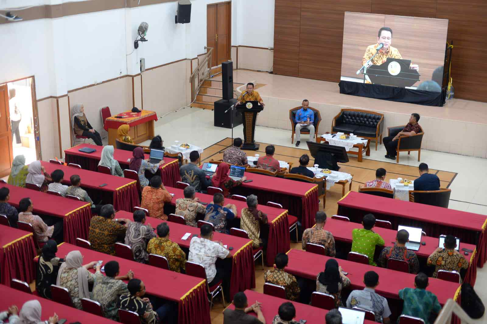 Koordinasi Internal Pegawai Biro Umum: Konsolidasi dan Efisiensi untuk Kinerja Optimal
