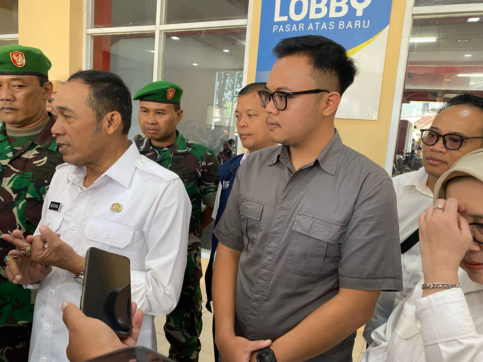 Jelang Idul Fitri, Wali Kota Cimahi Sidak Pasar Atas Baru: Harga Stabil, Cabai Merah Melonjak Tajam 2 1695512
