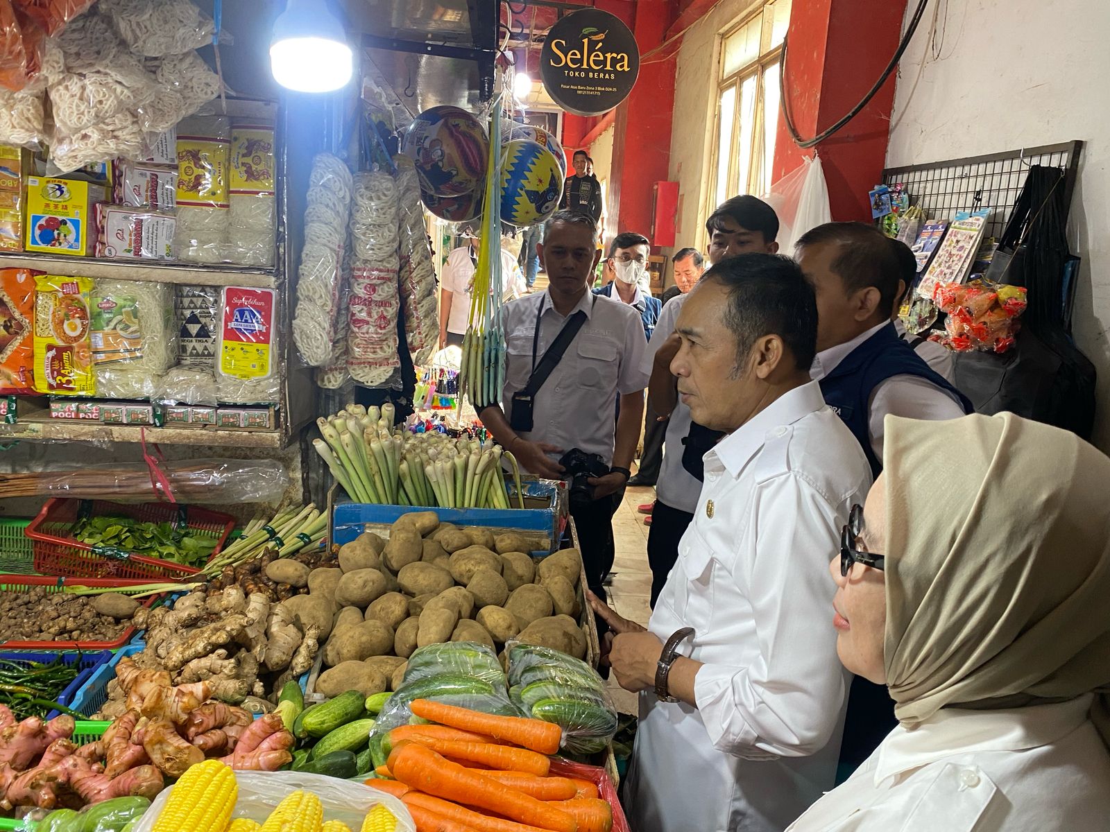 Jelang Idul Fitri, Wali Kota Cimahi Sidak Pasar Atas Baru: Harga Stabil, Cabai Merah Melonjak Tajam