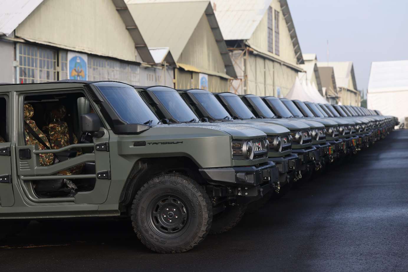 Menhan Serahkan Maung MV3 Buatan Pindad di Lanud Husein