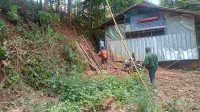 Puluhan Rumah di Kampung Patok Beusi Terkena  Longsor Akibat Hujan Deras, Warga Diminta Waspada