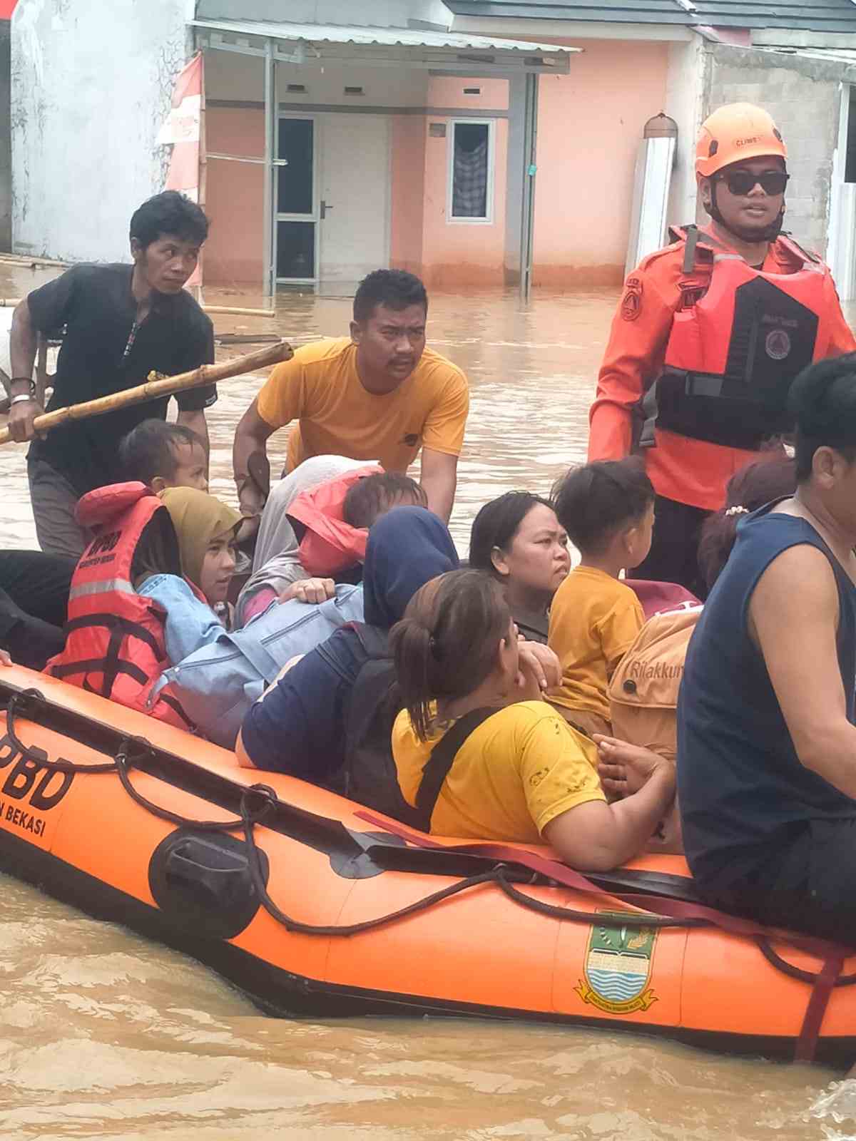 Keterangan foto: 13 Titik Banjir di Kabupaten Bekasi 