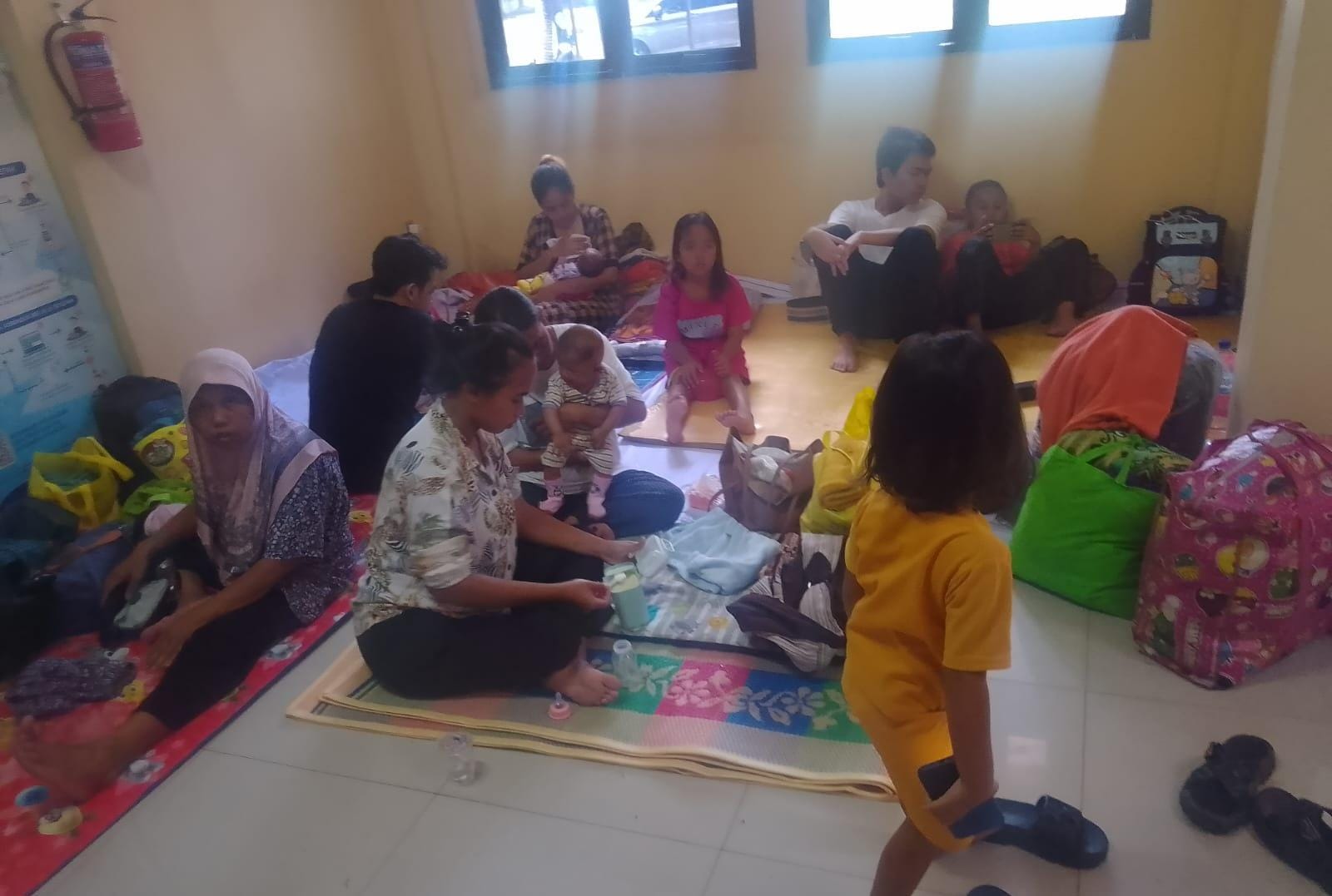 Dinas Kesehatan UPTD Puskesmas Kedungwaringin Giat Monitoring Warga Terdampak Banjir