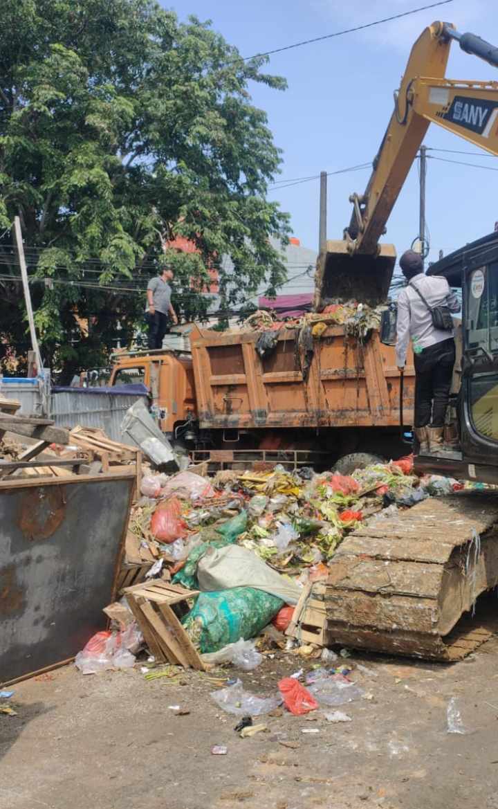 Unit Pasar Kranji Baru Grebek Sampah