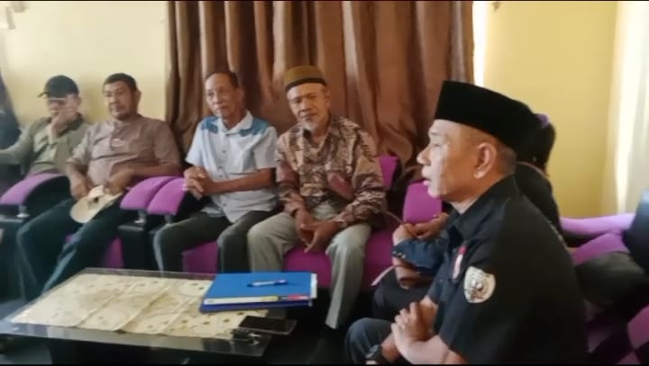 Masyarakat  Didampingi Ketua DPC LP3K-RI Laporan Penyalahgunaan Wewenang Oknum Kades Kedaton ke Inpektorat