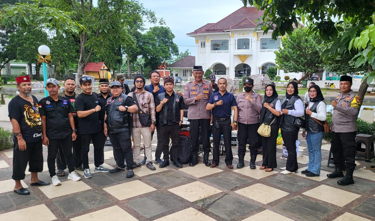 SMSI Kabupaten Bekasi Rayakan HUT ke- 8 di Gedung Juang 45 Sambil Bagi Takjil Bersama Aliansi Ormas Bekasi dan Polsek Tambun