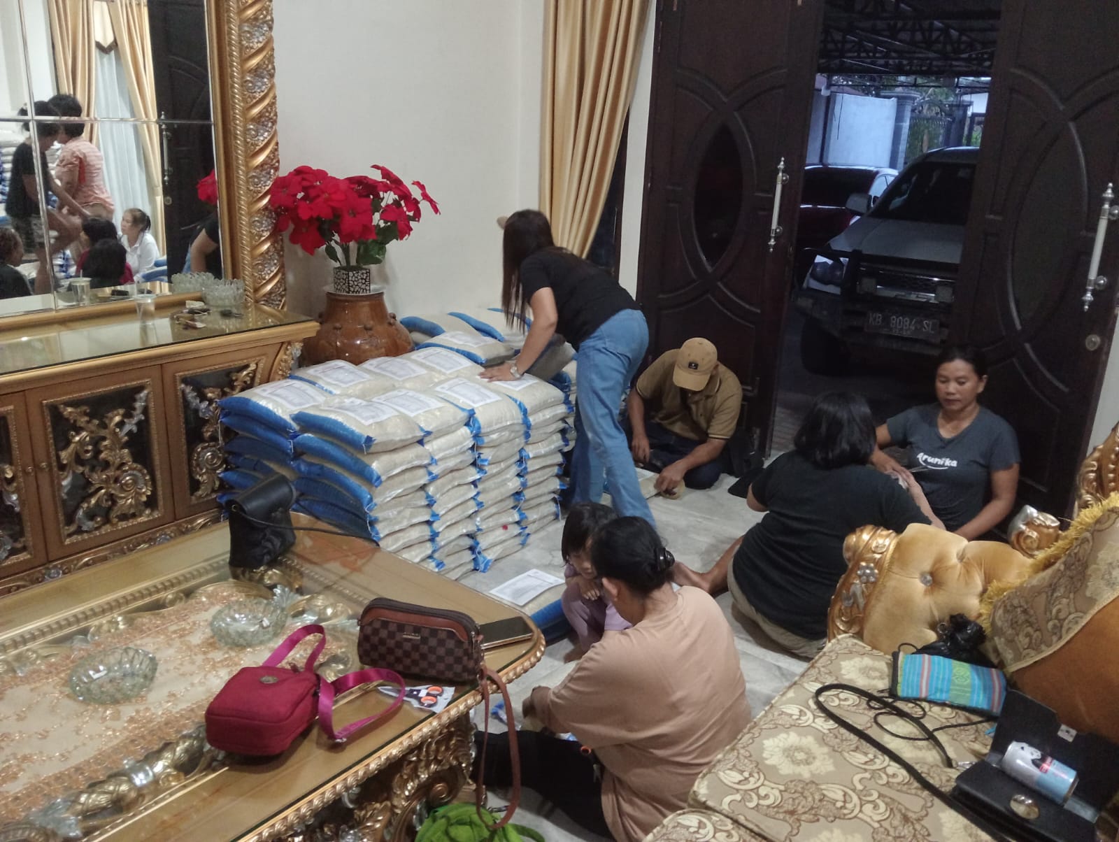 Peduli Kemanusiaan DAD Kubu Raya Tanggap Bencana Banjir Salurkan Bantuan