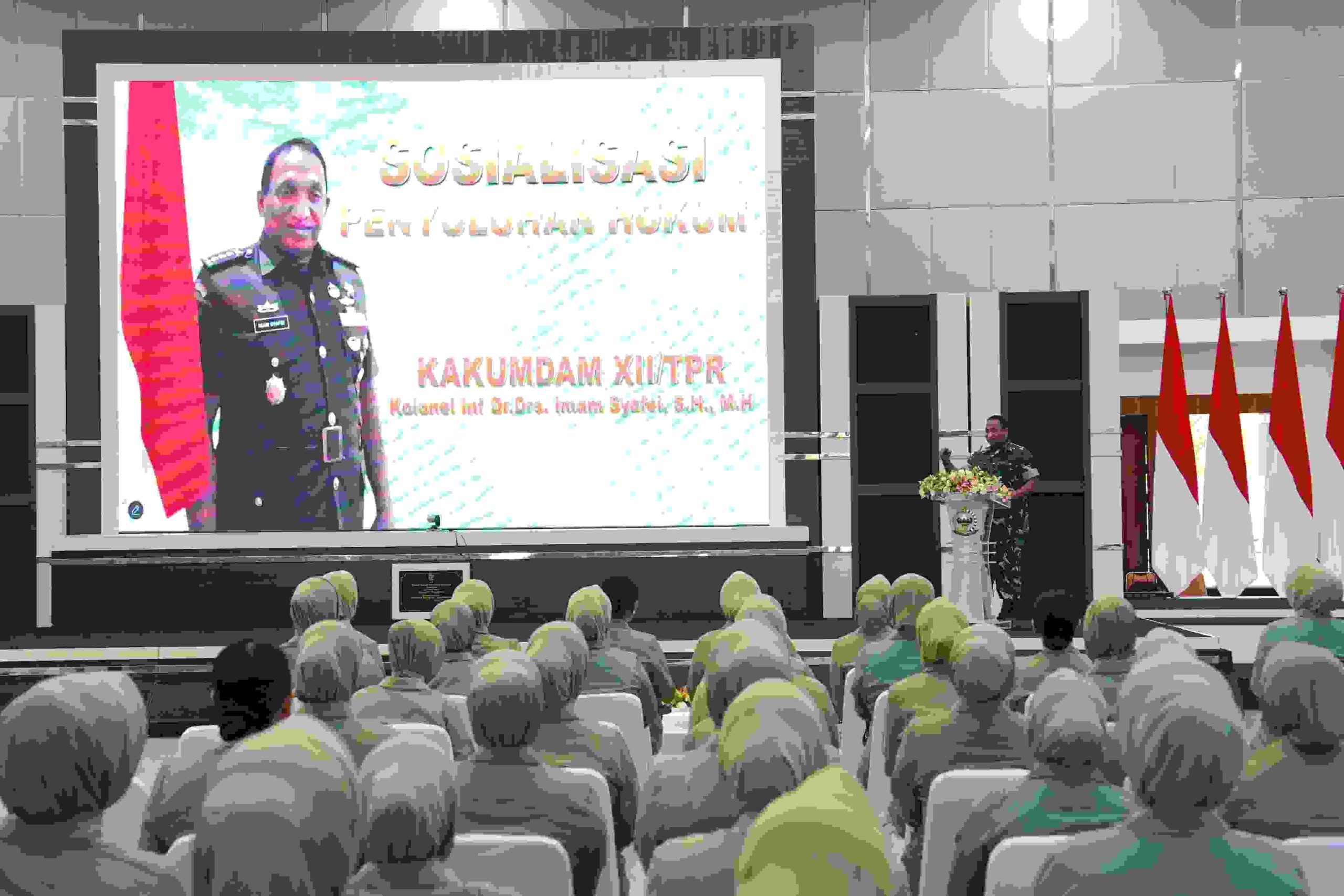 Kakumdam XII/Tpr Berikan Materi Penyuluhan Hukum Pada Ibu Persit Kartika Candra Kirana se Jajaran PD XII/Tpr
