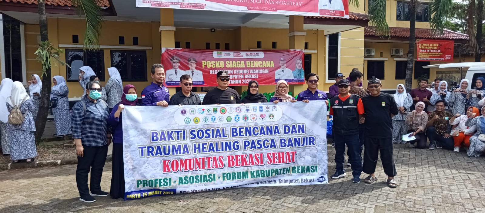 Dinkes Berikan Bansos Kepada Pemeritah Kecamatan Kedungwaringin untuk Bencana dan Trauma Healing Usai Banjir Melanda