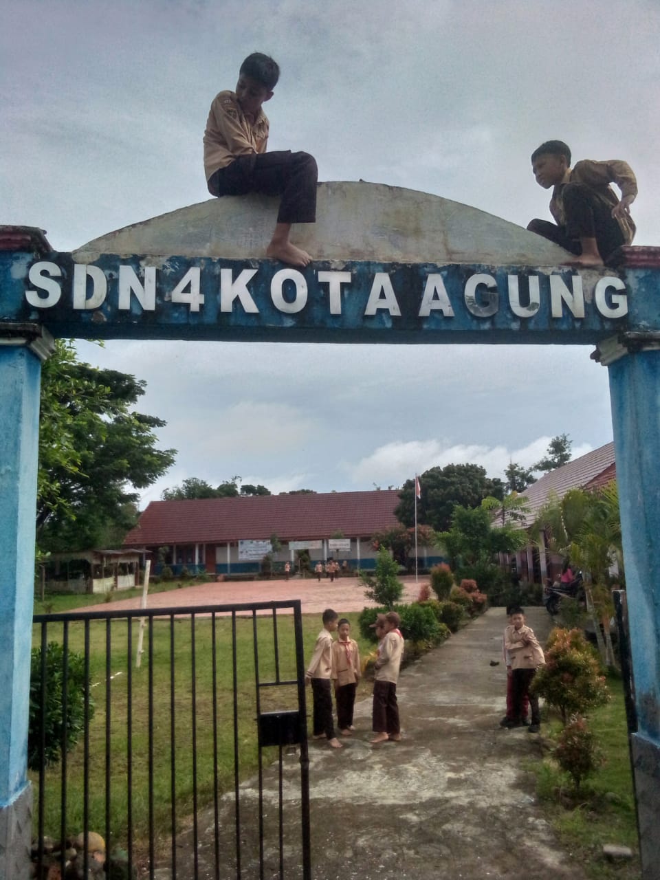 Kepsek SDN 4 Kota Agung Tabrak Aturan Rangkap Jabatan Sebagai PJ Desa Mutar Alam Baru Kabupaten Lahat