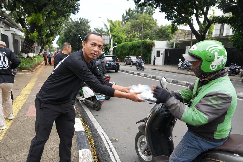 Angkatan 603 Kejaksaan RI Bagikat Paket Makanan Bergizi kepada Masyarakat Bertajuk “Peduli Sesama”