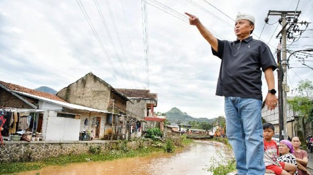 Sekda Jabar Tinjau Banjir Cimanggung, Tekankan Pencegahan dan Solusi