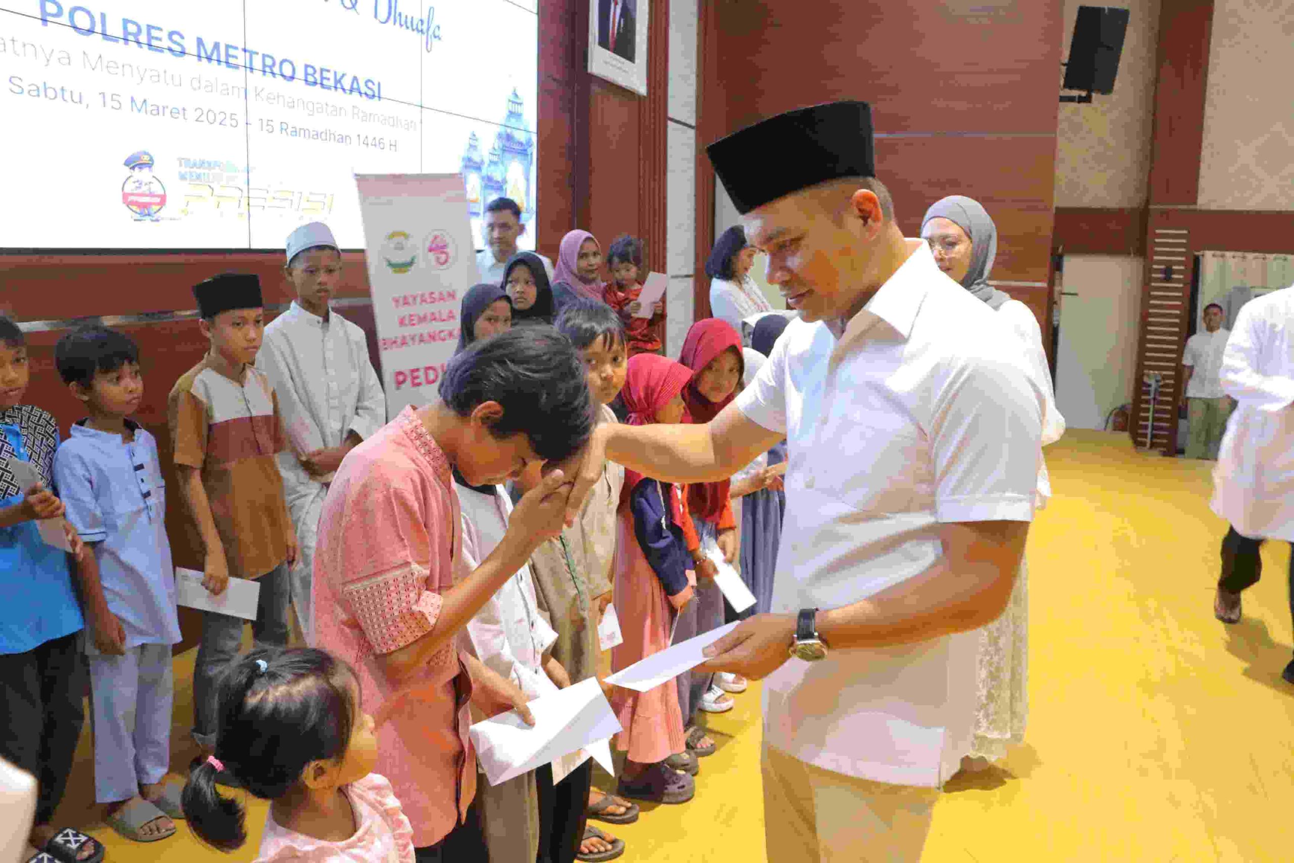 Bulan Suci Penuh Keberkahan, Polres Metro Bekasi Gelar Buka Puasa Bersama dan Santuni Anak Yatim serta Kaum Dhuafa