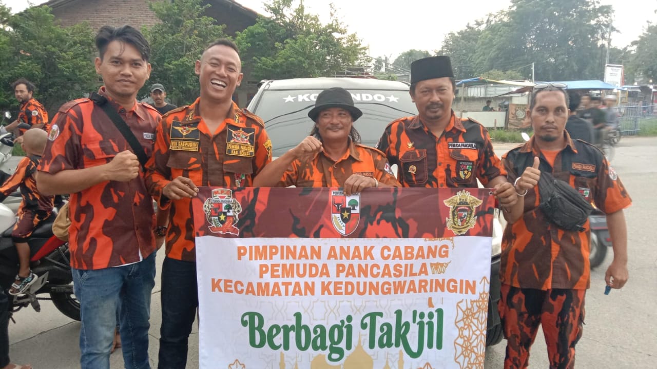 Berkah Dibulan Ramadhan, Dewan Pimpinan Anak Cabang PP Kedung Waringin Berbagikan Takjil Jelang Berbuka Puasa