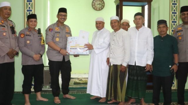 Kapolres Langkat Gelar Jumat Curhat di Masjid Al Muhajirin Kelurahan Perdamaian