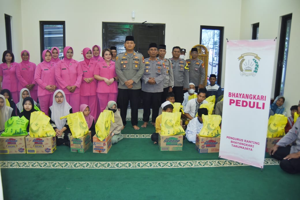 Polsek Tarumajaya Berbuka Puasa Bersama Puluhan Yatim Piatu dan Disabilitas