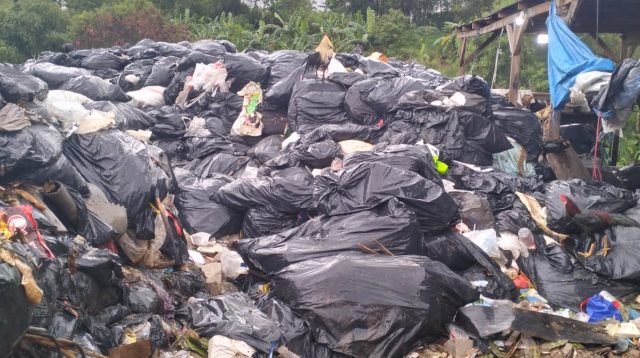 UPTD 3 Tutup Mata,TPS Liar Dibantaran Kali jadi Pembuangan Sampah SGC, Retribusi Sampah Masuk Rekening Pribadi