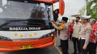 Polres Lampung Utara Sosialisasikan dan Pasang Stiker Hotline Mudik Polri 110