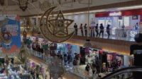 Perputaran Ekonomi Menjelang Idul Fitri Pusat Perbelanjaan di Penuhi Pengunjung Perputaran Ekonomi Menjelang Idul Fitri Pusat Perbelanjaan di Penuhi Pengunjung