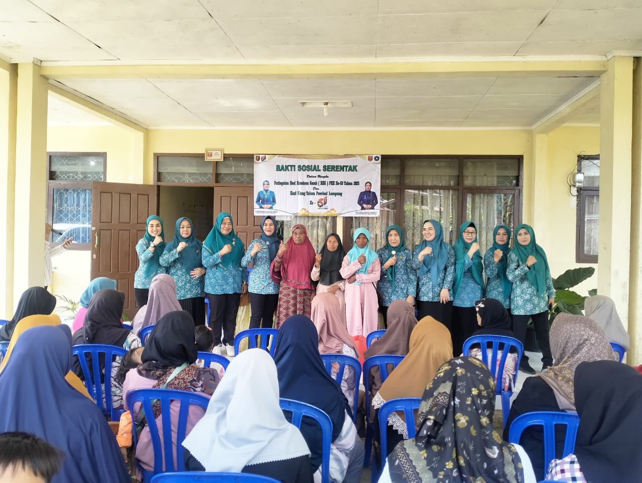 Peringati HKG dan HUT Provinsi Lampung TP PKK Lambar Bagikan Sembako dan Takjil
