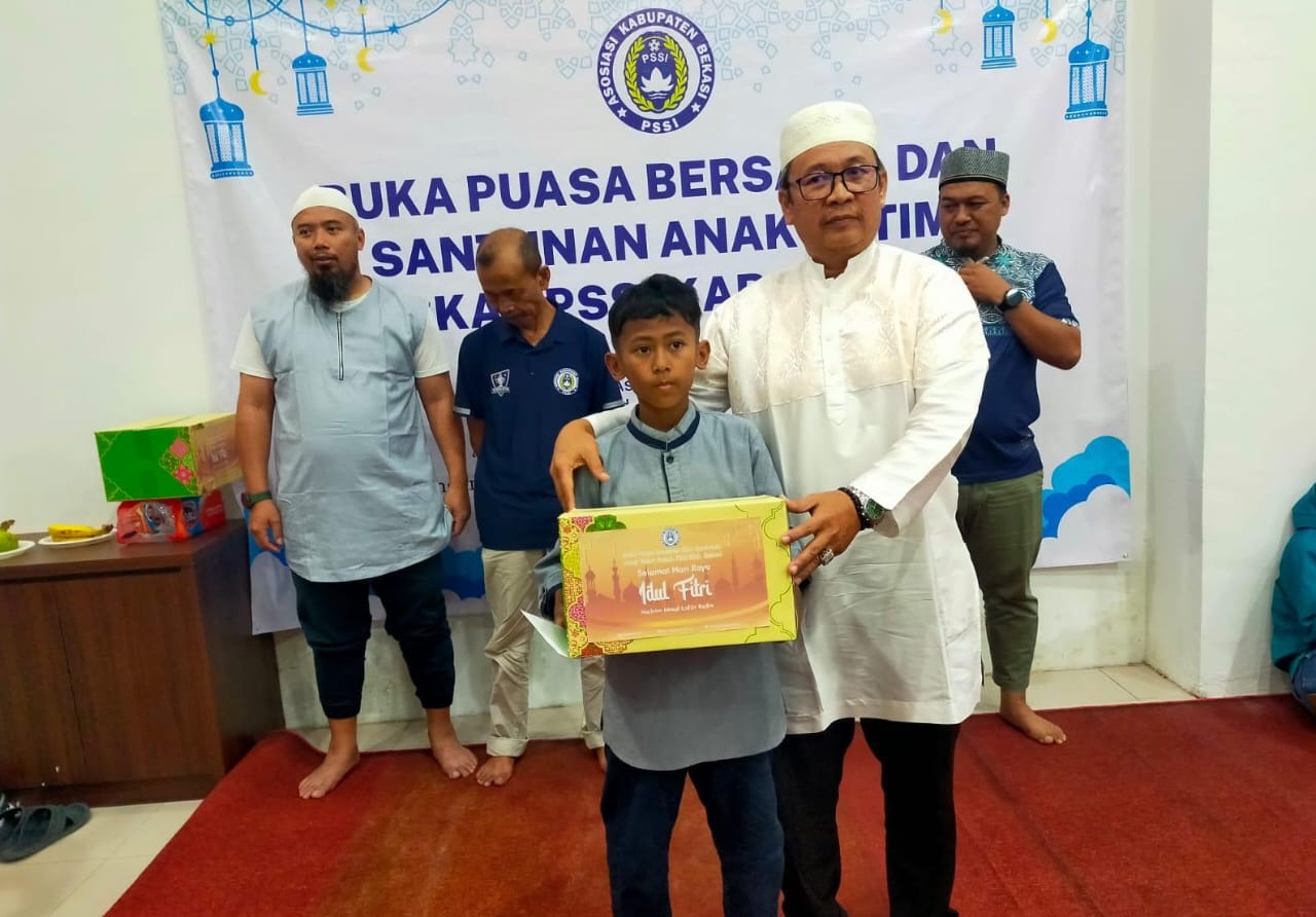 Askab PSSI Kabupaten Bekasi Santuni Yatim Piatu dan  Ajak Buka Puasa Bersama