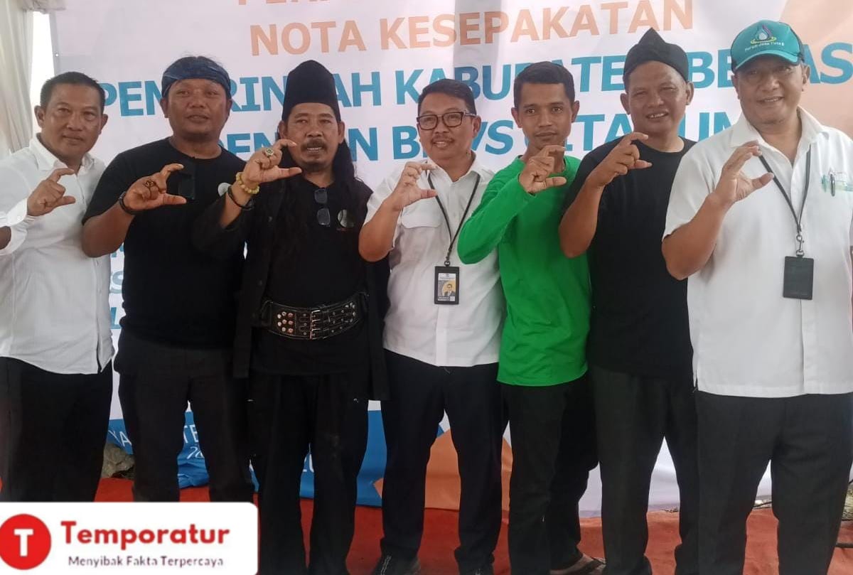 Keterangan foto.: Abuya Samanhudi Aktifis Jaga Kali bersama.ketua BBWS dan tim.