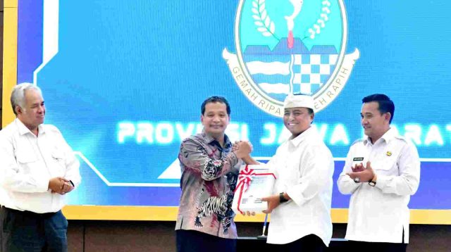 Sekda Herman Suryatman Serahkan LKPD Tahun 2024 kepada BPK RI