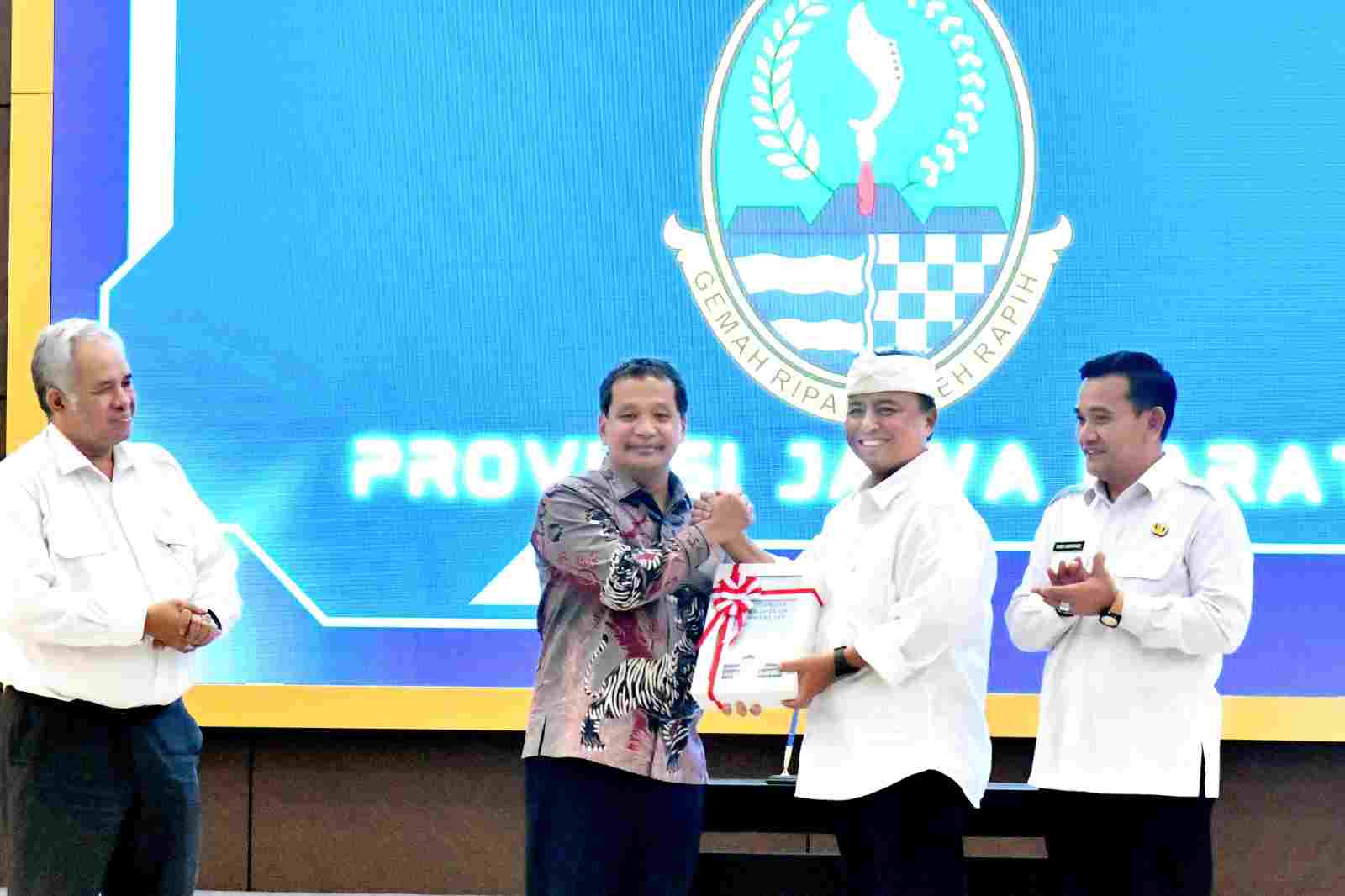 Sekda Herman Suryatman Serahkan LKPD Tahun 2024 kepada BPK RI