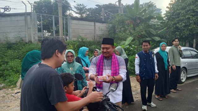 Dibulan Ramadhan Yang Penuh Berkah, Pemdes Bantarjati Berbagi Takjil Sekaligus Santunan Anak Yatim