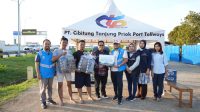 Pelindo Solusi Logistik Salurkan Bantuan untuk Korban Banjir di Bekasi Pelindo Solusi Logistik Salurkan Bantuan untuk Korban Banjir di Bekasi