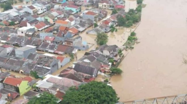 Banjir Melanda  di 14 Kecamatan Kabupaten Bekasi  dan 7 Kecamatan  Kota Bekasi Belum Surut