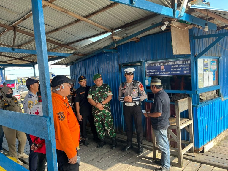 Polres PPU Lakukan Patroli di Pelabuhan untuk Memantau Arus Mudik