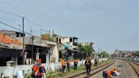 KAI Daop 8 Selenggarakan Bersih Lintas Jalur KA Antara Stasiun Surabaya Pasar Turi – Stasiun Kandangan