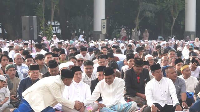 Gubernur Dedi Mulyadi Shalat Idulfitri 1446 H, Bersama Ribuan Warga di Bandung dan Gelar Open House di Bale Pakuan