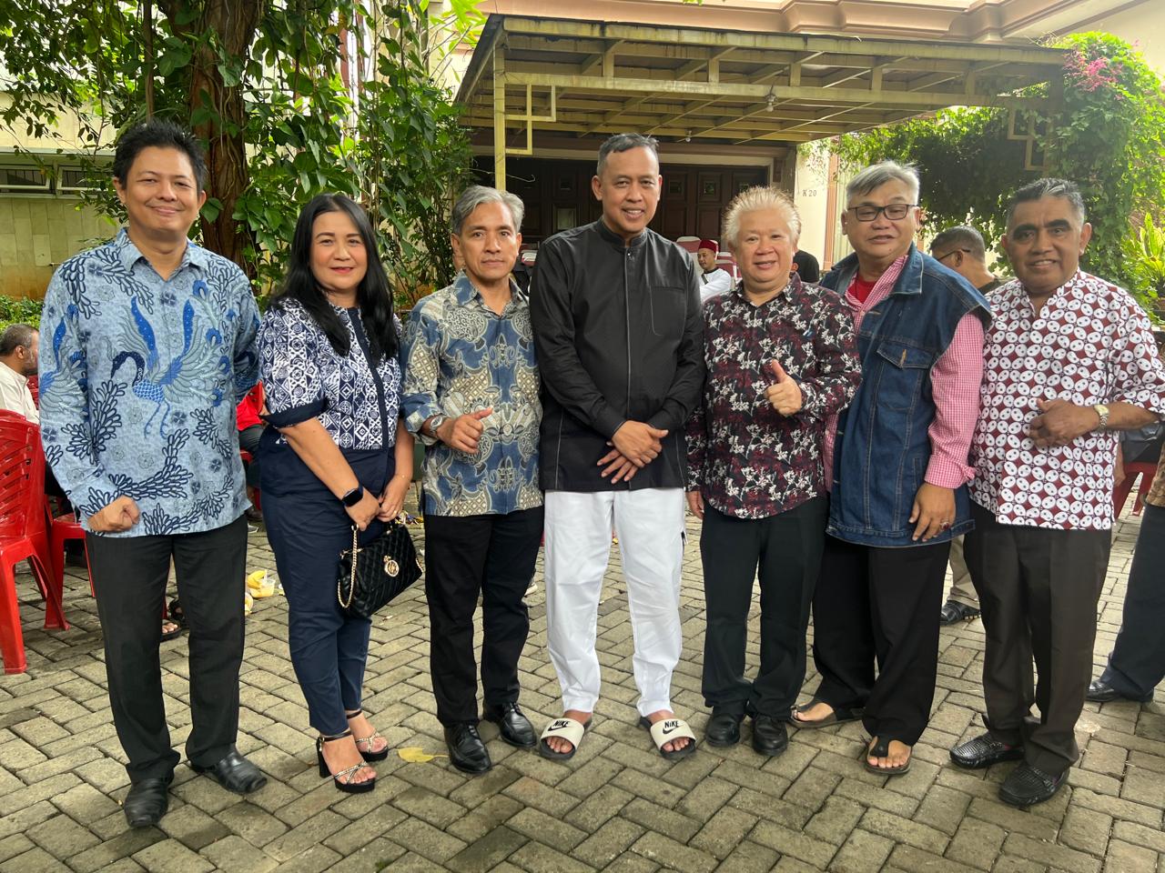 Hari ke 2 Idul Fitri, Pengurus PGLII Kota Bekasi Berlebaran di Kediaman Walikota Tri Adhianto