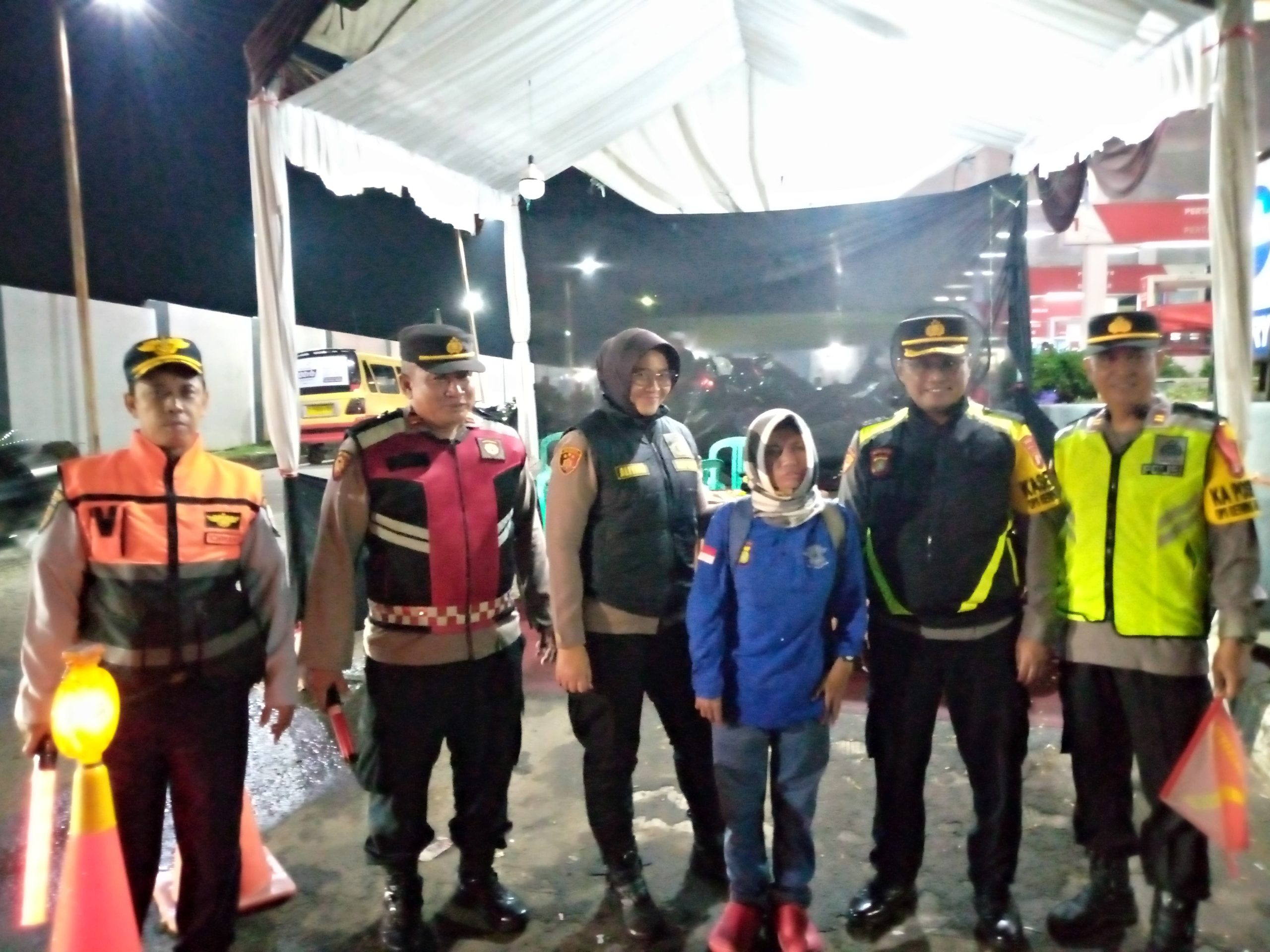Polsek Kedung Waringin Pantau dan Amankan Arus Balik di Posko Mudik 