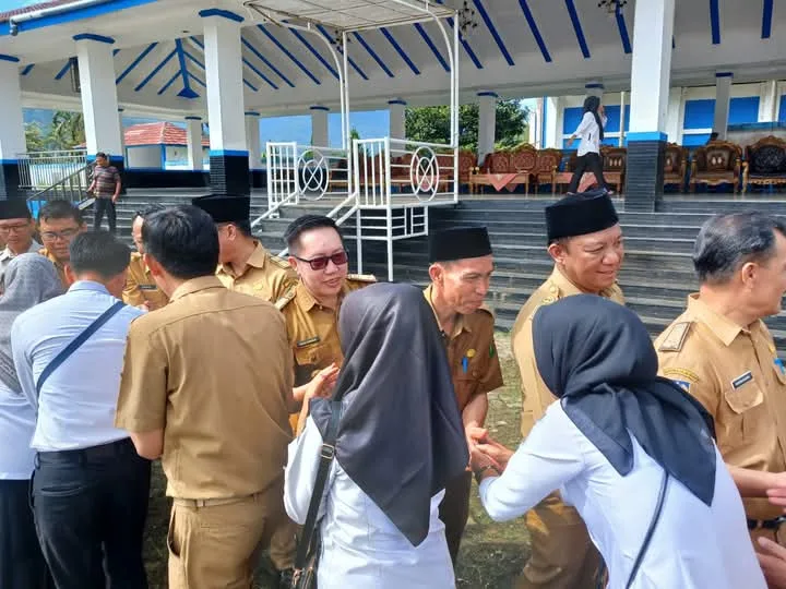 Keterangan foto: Pemerintah Kabupaten Lebong (Pemkab Lebong) menggelar apel gabungan yang diikuti oleh Aparatur Sipil Negara (ASN), TNI, dan Polri. Kegiatan ini dilaksanakan di halaman pendopo rumah dinas bupati, pada Selasa (8/4/2025) pagi.