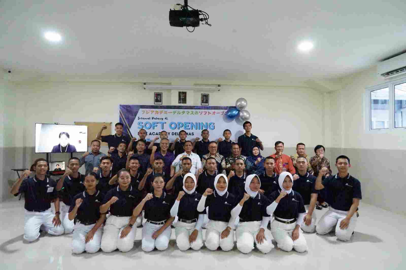 26 Siswa Fuji Academy Deltamas Kerja ke Jepang Dilepas Resmi Wakil Bupati Bekasi Asep Surya Atmaja