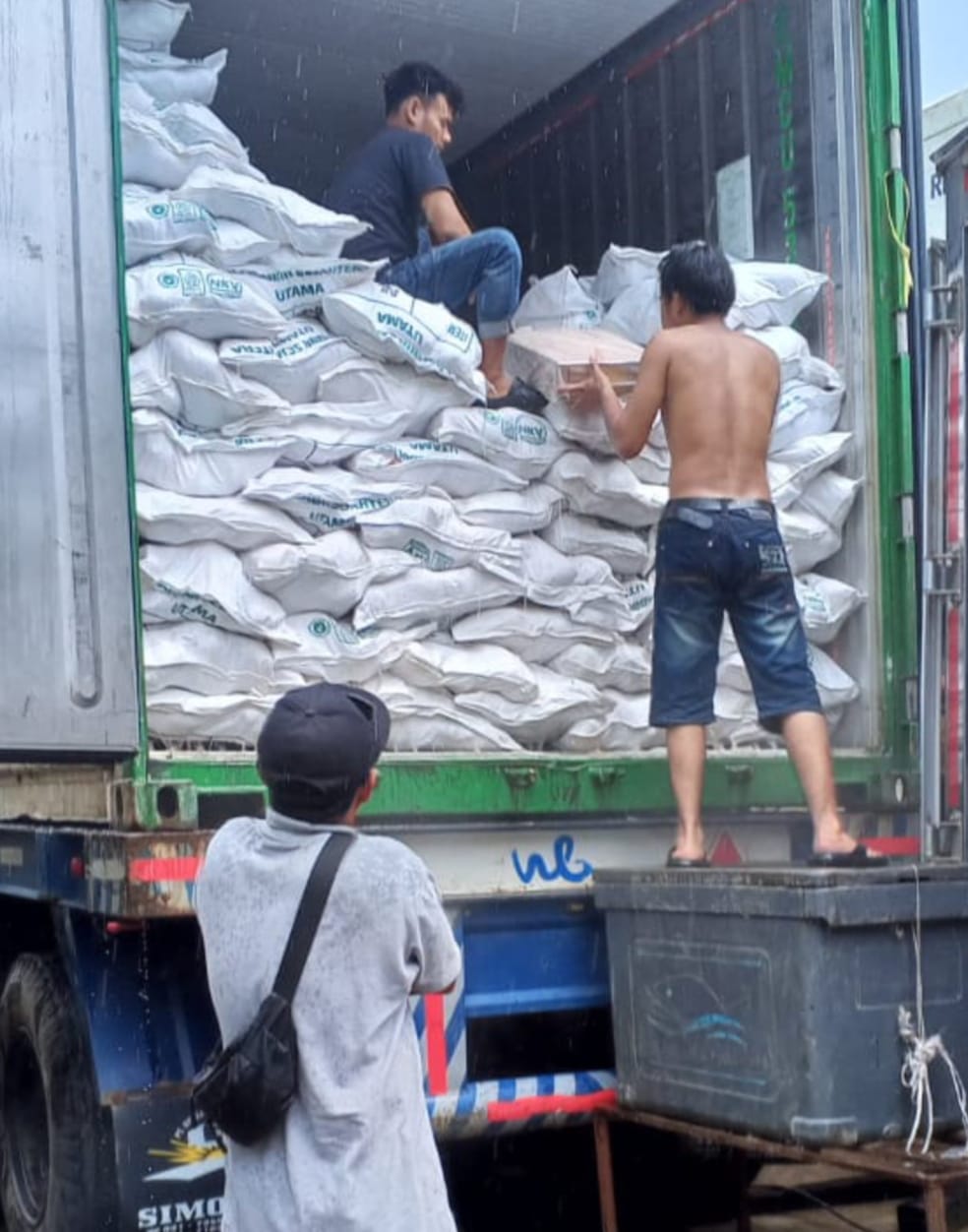 Diduga Pasok Barang Ilegal Pemilik PT WLD ,Saat di Konfirmasi Wartawn Langsung Lakukan Blokir Nomor Wartwan,Ada Apa?