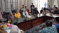 Tak Tahan dengan Aroma Ternak Ayam,Warga  Beraudensi ke DPRD Langkat