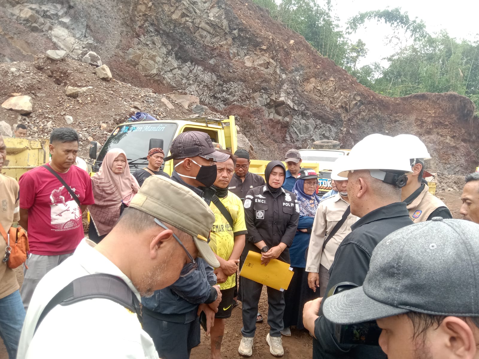 Tambang Ilegal di Cianjur Disegel Petugas Gabungan 