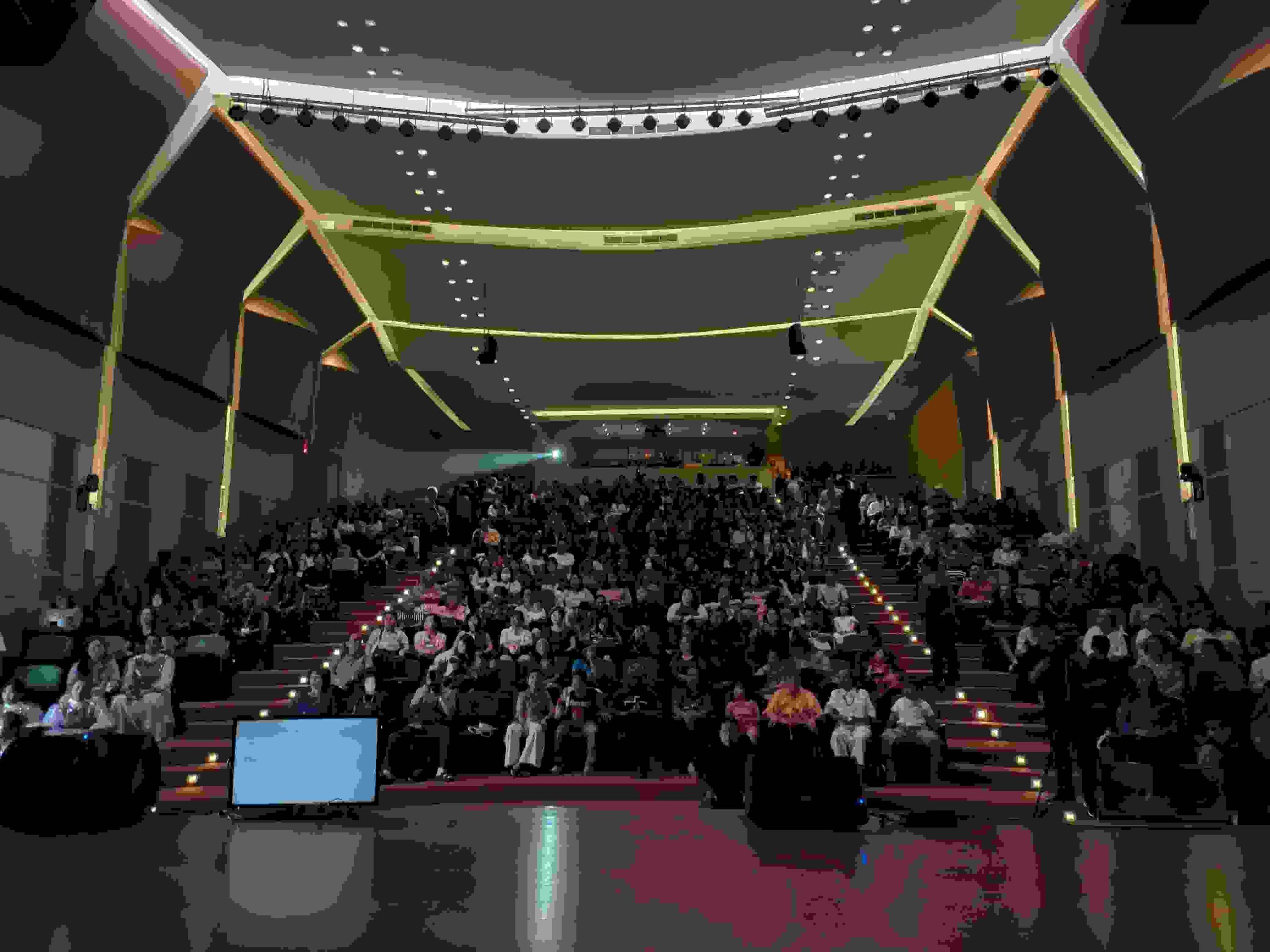 Suasana Khidmat Ibadah Jumat Agung yang Digelar oleh GBI Batu Penjuru