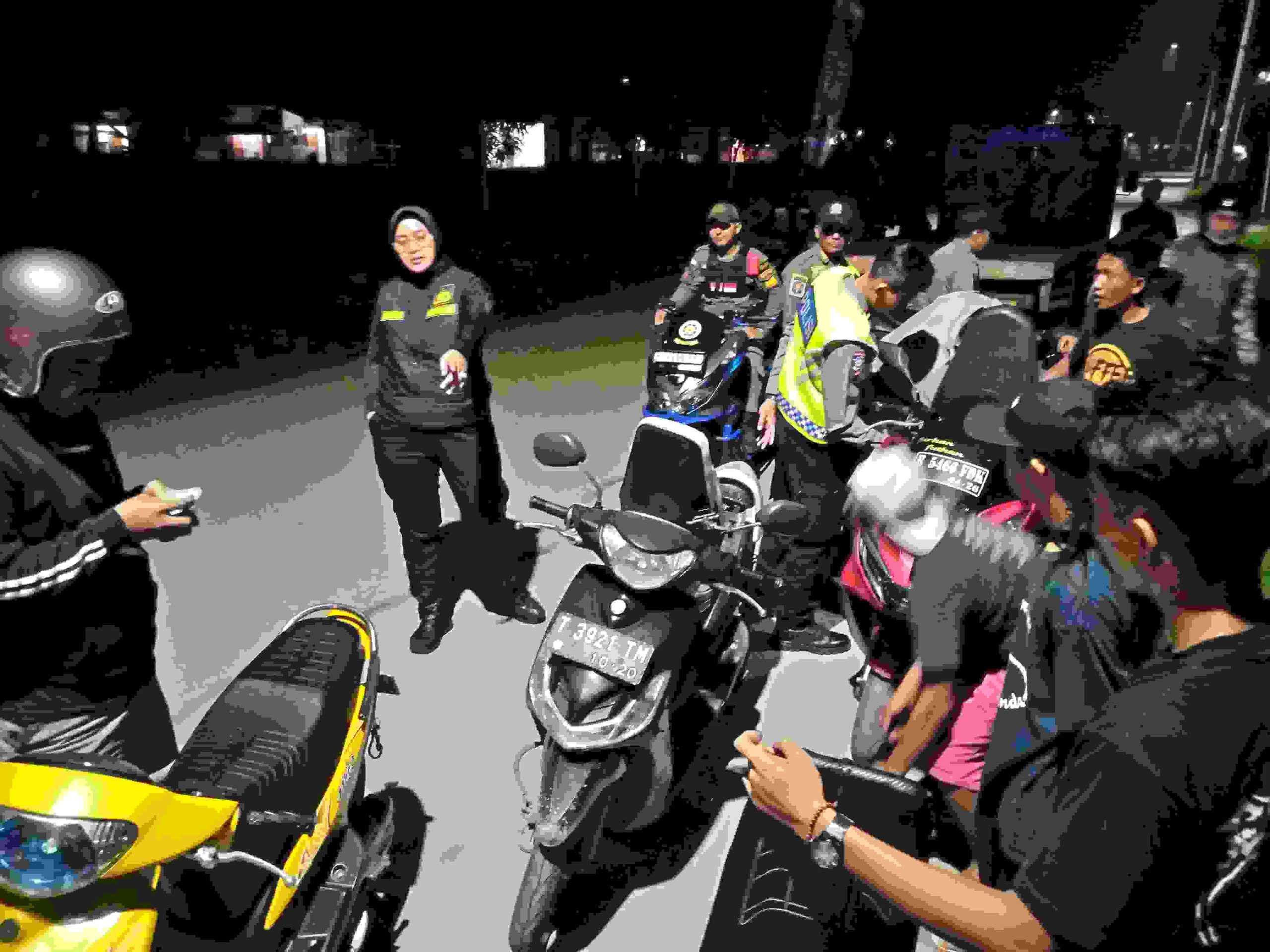 Keterangan foto : Polsek Kedung Waringin&nbsp; Gelar Operasi Gabungan Bersama Satpol PP (Minggu 20/04/2025)